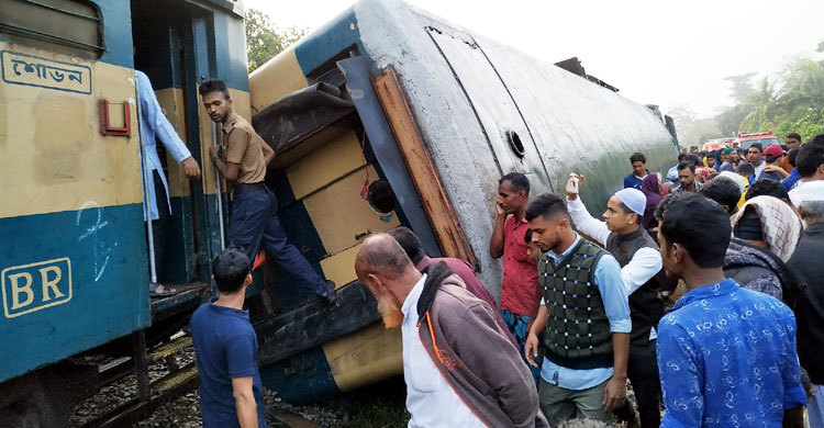 ট্রেন দুর্ঘটনা : তূর্ণা নিশীথার মাস্টার-সহকারী মাস্টার বরখাস্ত