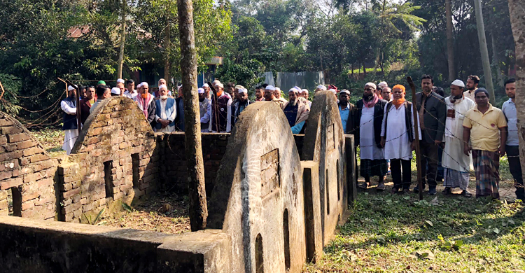 ভোটে জিতে প্রয়াত ৭ ইউপি চেয়ারম্যানের কবর জিয়ারত