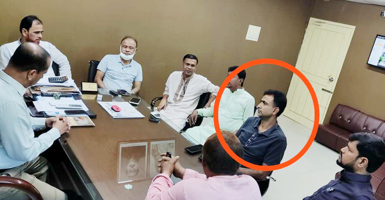 উপজেলা চেয়ারম্যানের কক্ষে বসে চা খেলেন ‘পলাতক’ ইউপি চেয়ারম্যান