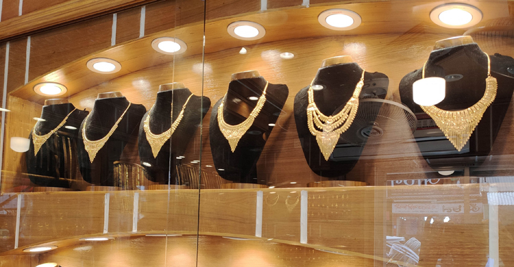 করোনায় মানুষ স্বর্ণ কিনছে কম, বিক্রি করছে বেশি