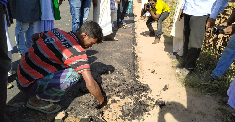 মাটি দিয়ে পাকা রাস্তা সংস্কার