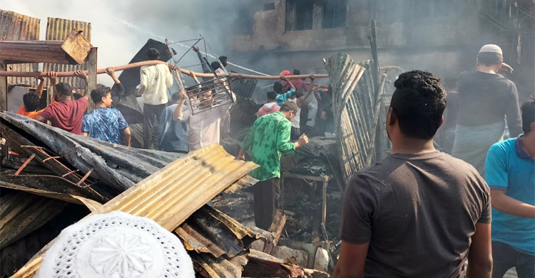 বাঞ্ছারামপুরে গ্যাস সিলিন্ডার বিস্ফোরণ, ১২ দোকান পুড়ে ছাই