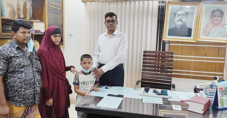 ফেসবুকের কল্যাণে শিশুটি খুঁজে পেল পরিবার