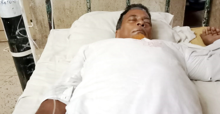 ব্যাংক থেকে লাখ টাকা তুলে জুস পান, পরে অজ্ঞান