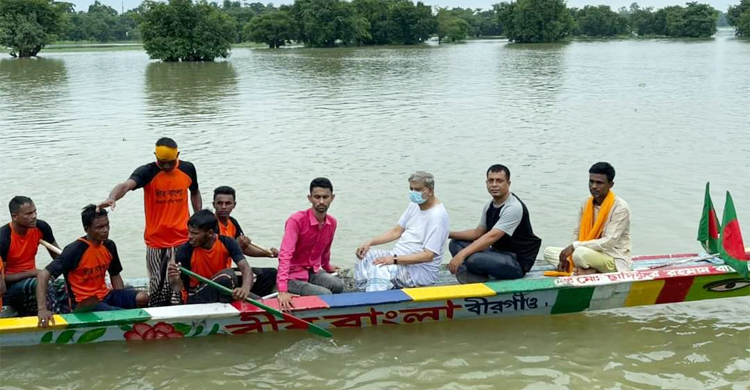নৌকায় চড়ে ঘুরলেন পরিকল্পনামন্ত্রী, শুনলেন সারি গান