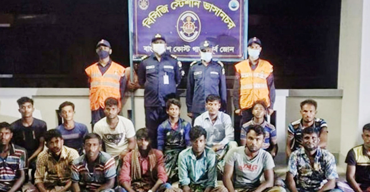 বঙ্গোপসাগরে তিনদিন ধরে ভাসতে থাকা ১৫ জেলে উদ্ধার