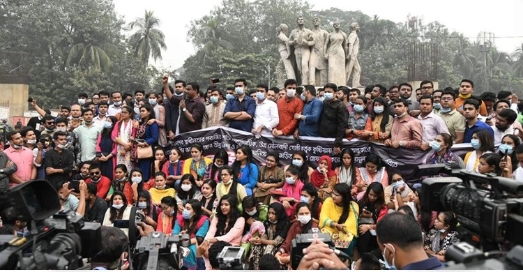 Sculpture demolition: Chhatra League stages protest
