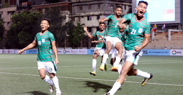সিঙ্গাপুরের জোড়া আত্মঘাতী গোল, বাংলাদেশ হাসলো শেষ মিনিটে