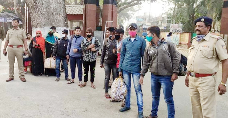 ভারতে সাজাভোগ শেষে দেশে ফিরলেন দুই শিশুসহ ১২ বাংলাদেশি