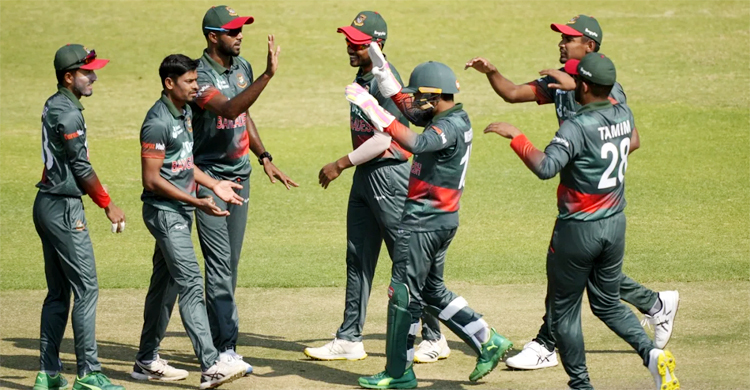 সান্ত্বনার জয়ে হোয়াইটওয়াশ এড়ালো বাংলাদেশ