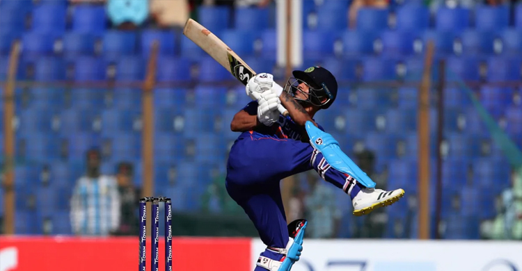 টানা দুই ওভারে ক্যাচ নিয়ে নাটক, কিশানের ঝোড়ো সেঞ্চুরি