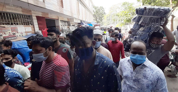 Shopping malls, markets reopen across the country