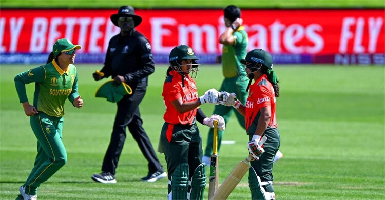 Khaka four-for bails South Africa batters out against Bangladesh