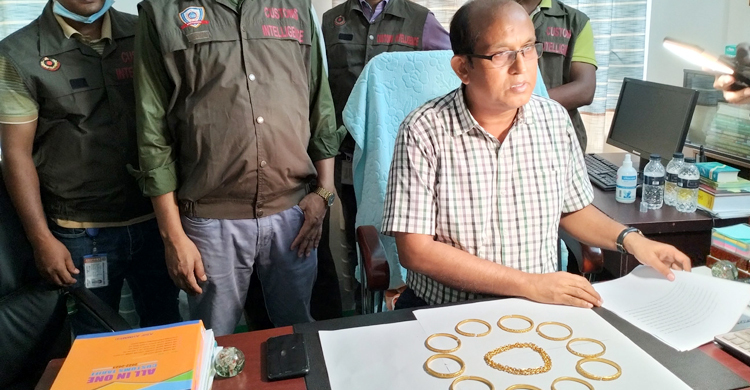 বেনাপোলে ৫৫ লাখ টাকার স্বর্ণালঙ্কারসহ নারী যাত্রী আটক