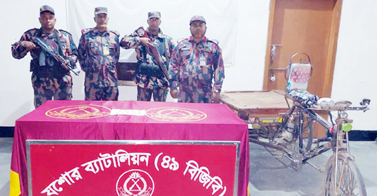 বেনাপোলে ভ্যানের সিটে মিললো ৯ সোনার বার | রোববার, ২৭ নভেম্বর ২০২২