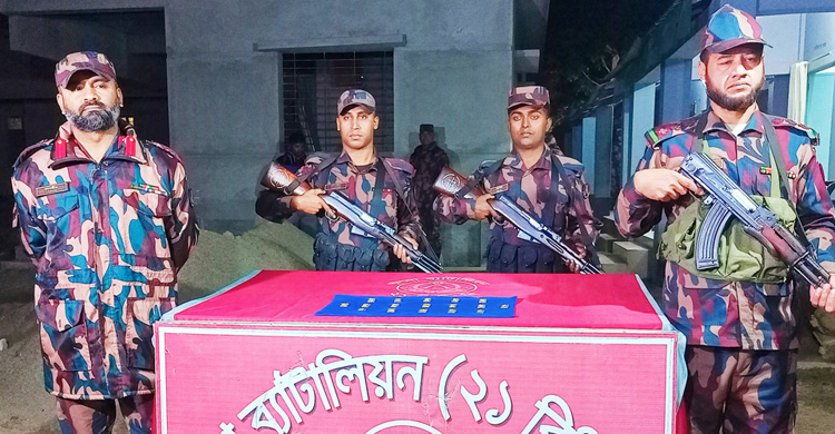 সীমান্তে দেড় কোটি টাকার সোনা ফেলে পালালেন দুই চোরাকারবারি