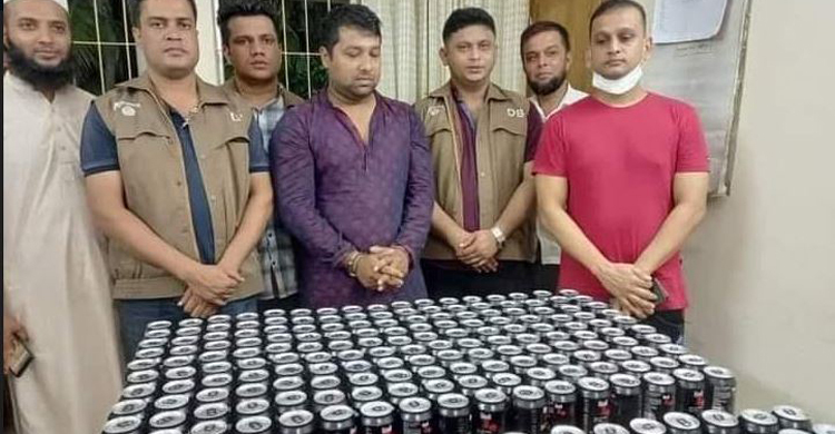 যুবলীগ নেতার বাসা থেকে ২৫০ ক্যান বিয়ার উদ্ধার