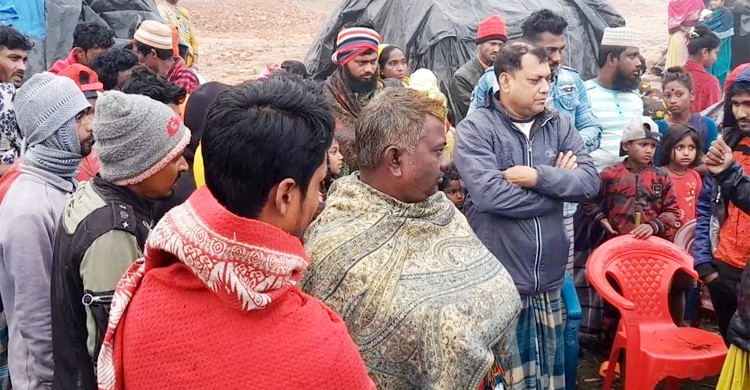 বেদেপল্লী আগুনে পুড়িয়ে দেওয়ার হুমকি, আতঙ্ক