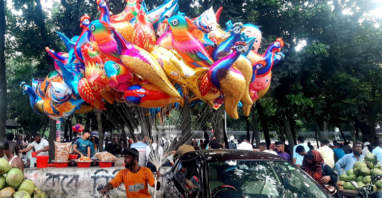 গ্যাস বেলুন: ছোট-বড় সবার হাতে যেন ‘হাইড্রোজেন বোমা’