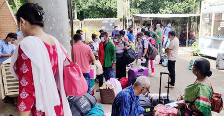 বেনাপোলে ১০ দিনে ১৩ হাজার যাত্রীর যাতায়াত