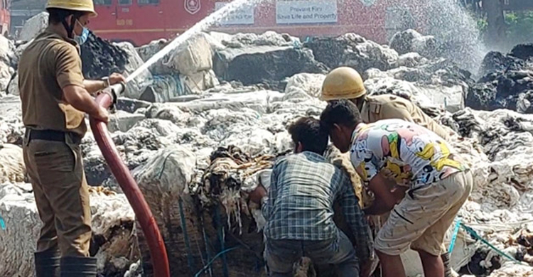 পেট্রাপোলে আগুনে পুড়লো আমদানির ৫ ট্রাক তুলা