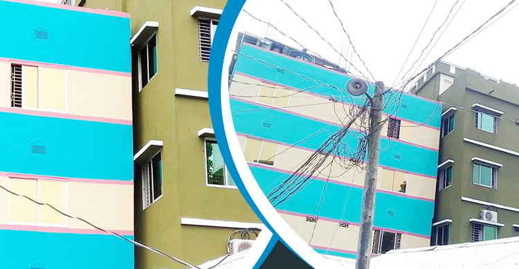 সাড়ে ১৩ মাস ধরে হেলেই আছে বেনাপোলের সেই ভবন