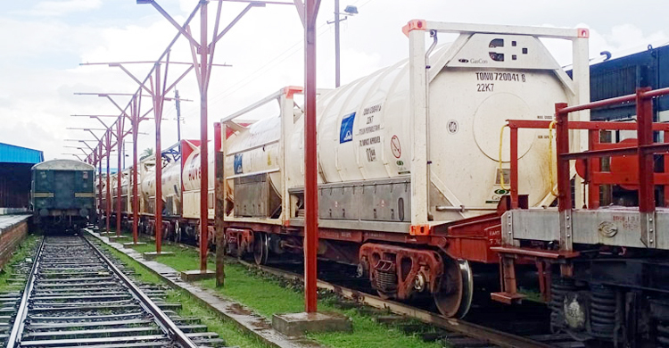 রেলপথে দেশে এলো আরও ১৯৮ টন অক্সিজেন