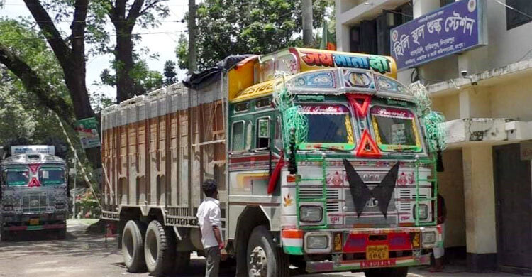 ৬ দিন পর হিলিতে আমদানি-রপ্তানি শুরু