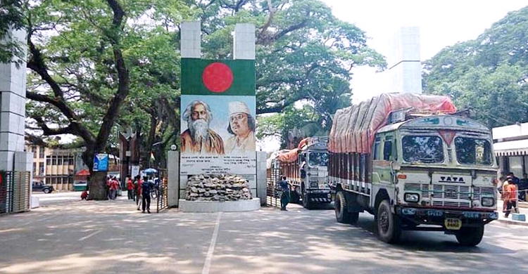 বেনাপোলে ট্রাকভাড়া দ্বিগুণ, পণ্য পরিবহনে অচলাবস্থা