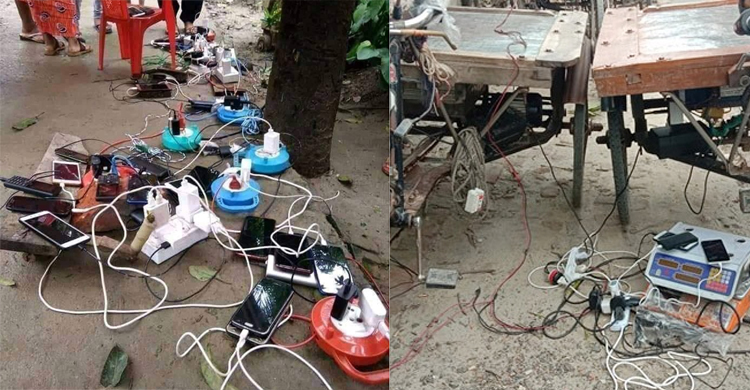 ৫ দিন বিদ্যুৎ না থাকায় ফোনের ব্যাটারি চার্জ দিতে লাইন