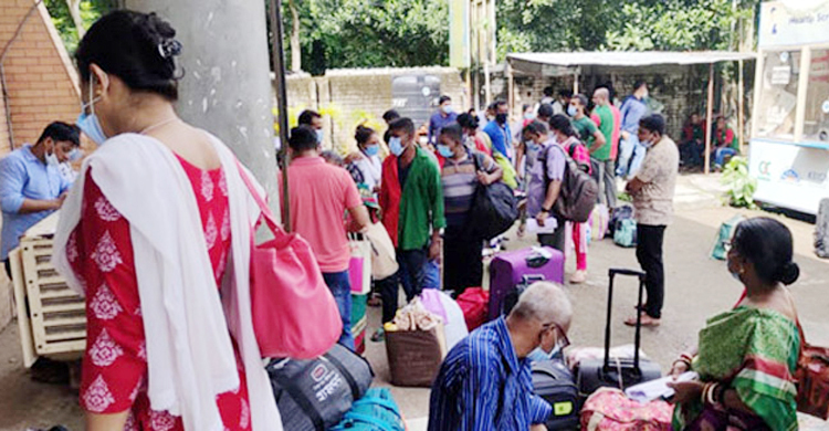 বেনাপোল দিয়ে যাত্রী পারাপার কমেছে