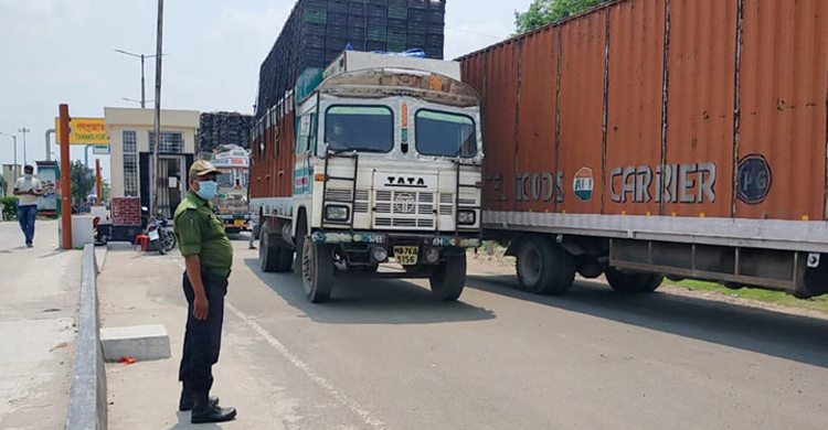 ৭ ঘণ্টা বন্ধ থাকার পর বেনাপোল বন্দরে পণ্য আমদানি শুরু