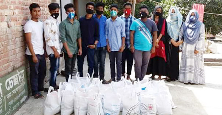 ক্ষুদে শিক্ষার্থীরা দাঁড়াল ৪০ জন অসহায় মানুষের পাশে