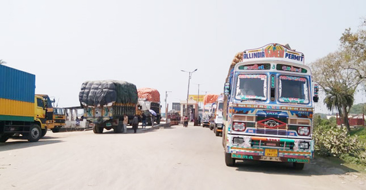 টানা বন্ধের পর বেনাপোল-পেট্রাপোল বন্দর দিয়ে আমদানি-রপ্তানি চালু