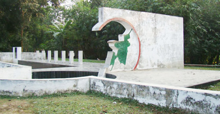 ৫১ বছরেও সংরক্ষণ হয়নি বীরশ্রেষ্ঠ নূর মোহাম্মদ স্মৃতিস্তম্ভ