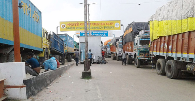 ৭ ঘণ্টা বন্ধ থাকার পর বেনাপোল বন্দরে পণ্য আমদানি শুরু