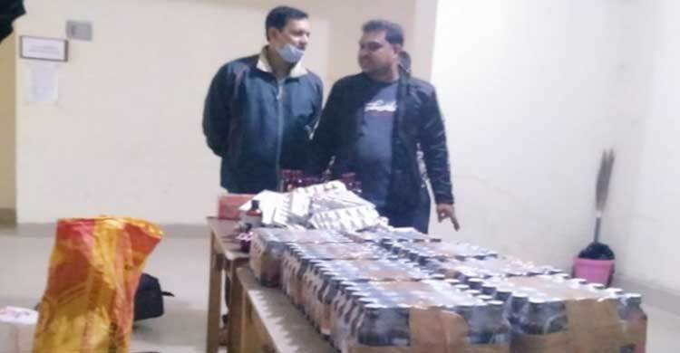 পণ্যবাহী ভারতীয় ট্রাক থেকে ফেনসিডিল ও ওষুধ উদ্ধার