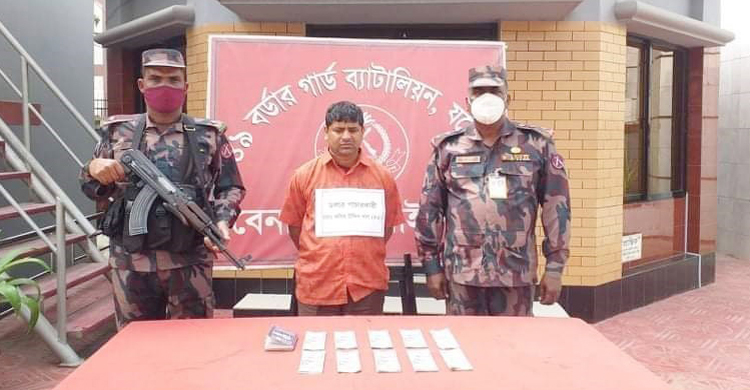 বেনাপোলে বিদেশি মুদ্রাসহ বাংলাদেশি আটক