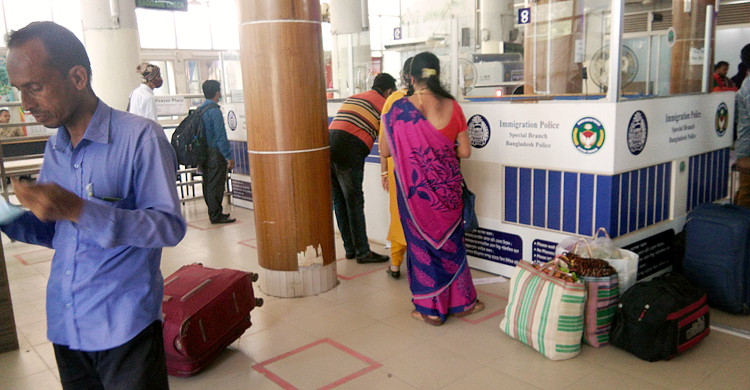 বেনাপোল থেকে ছাড়েনি কোনো বাস, বিপাকে ভারতফেরত যাত্রীরা