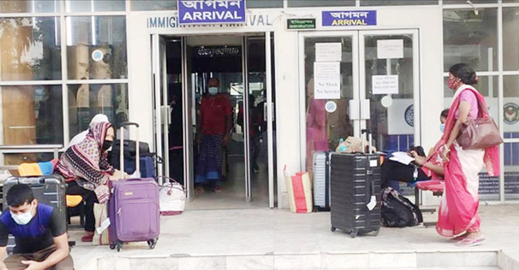 পশ্চিমবঙ্গে লকডাউন, বেনাপোল চেকপোস্ট দিয়ে যাত্রী চলাচল কম