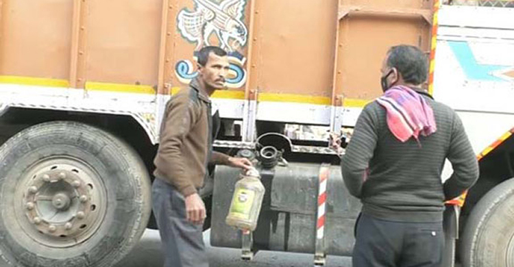 বেনাপোল দিয়ে ভারতে পাচার হচ্ছে ডিজেল