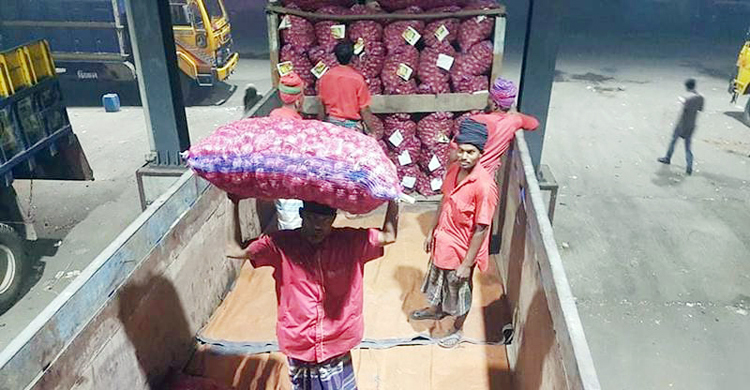 দেড় বছর পর বেনাপোল দিয়ে ফের পেঁয়াজ আমদানি শুরু