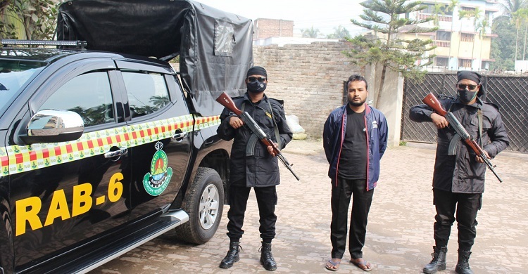 শার্শায় অস্ত্র-গুলিসহ আটক এক