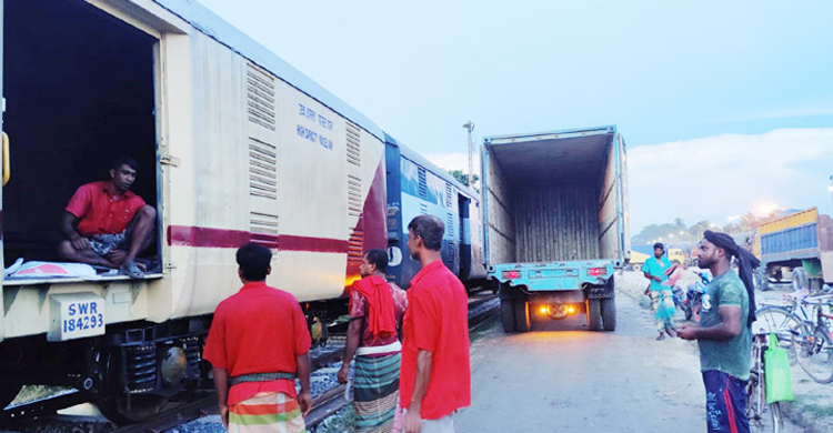 বেনাপোল রেলপথে চার মাসে আয় ৮ কোটি ২৬ লাখ টাকা