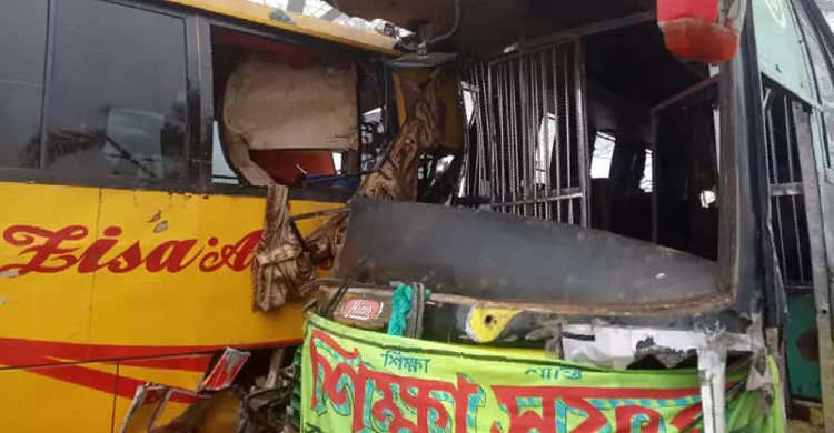 শিক্ষা সফরের বাস দুর্ঘটনায় চালক নিহত, শিক্ষার্থীসহ আহত ২০