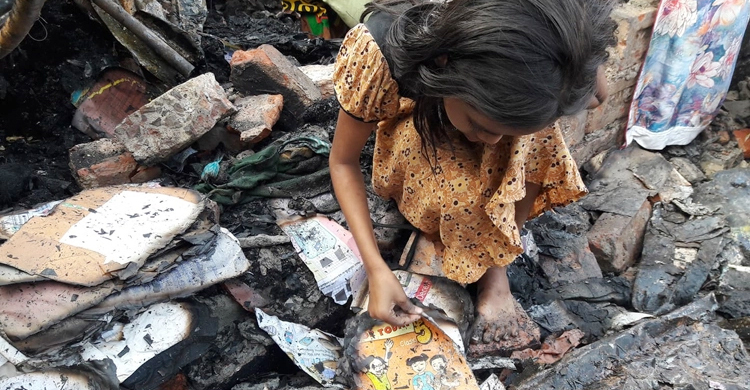 বীথি খুঁজছেন বেনারসি, তানিয়া পাঠ্যবই