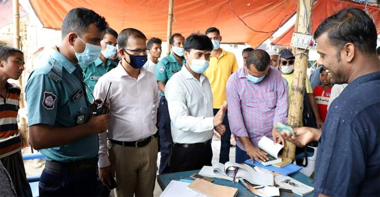 পেঁয়াজসহ নিত্যপণ্যের বাজারে অভিযান, ৬৫ প্রতিষ্ঠানকে জরিমানা