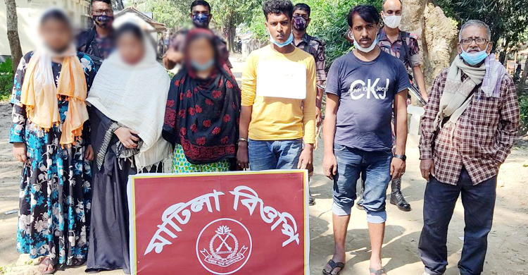 মহেশপুর সীমান্তে ছয় অনুপ্রবেশকারীসহ আটক ১৪