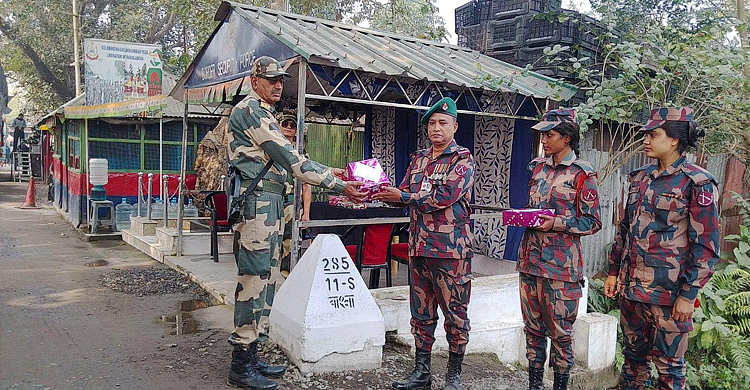 বিজিবি দিবসে বিএসএফকে মিষ্টি উপহার