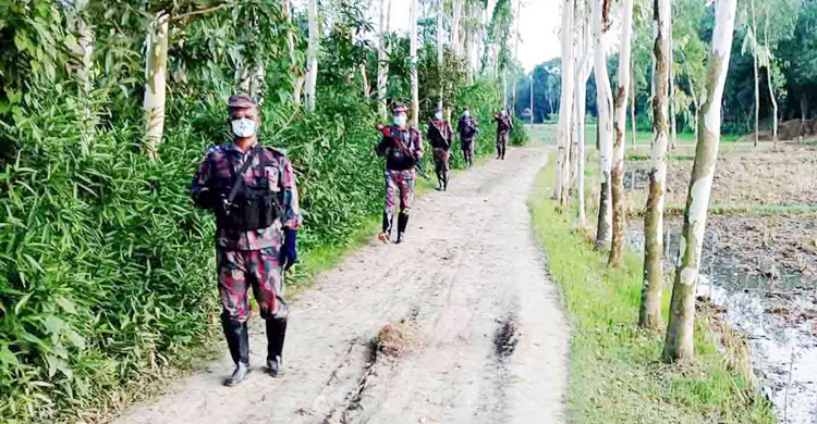 নওগাঁ সীমান্তে টহল বাড়িয়েছে বিজিবি